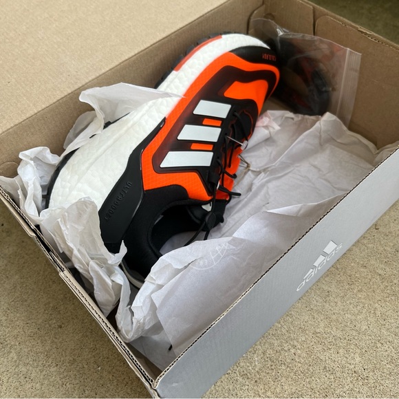 NEW Adidas Ultraboost 22 Cold RDY 2.0 Sz 9 Running Shoes Orange GX6689 Mens - Picture 9 of 10